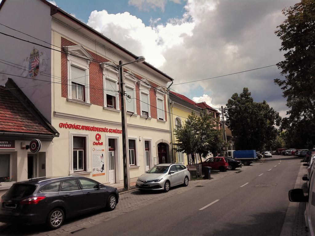 Downtown Deluxe Apartment Eger Pokoj fotografie